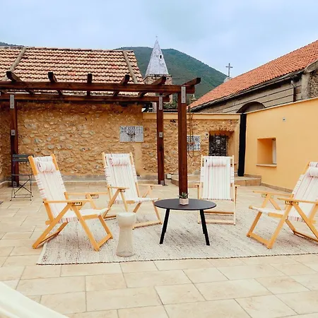 게스트하우스 La Terrazza Di Maddalena Cisano sul Neva